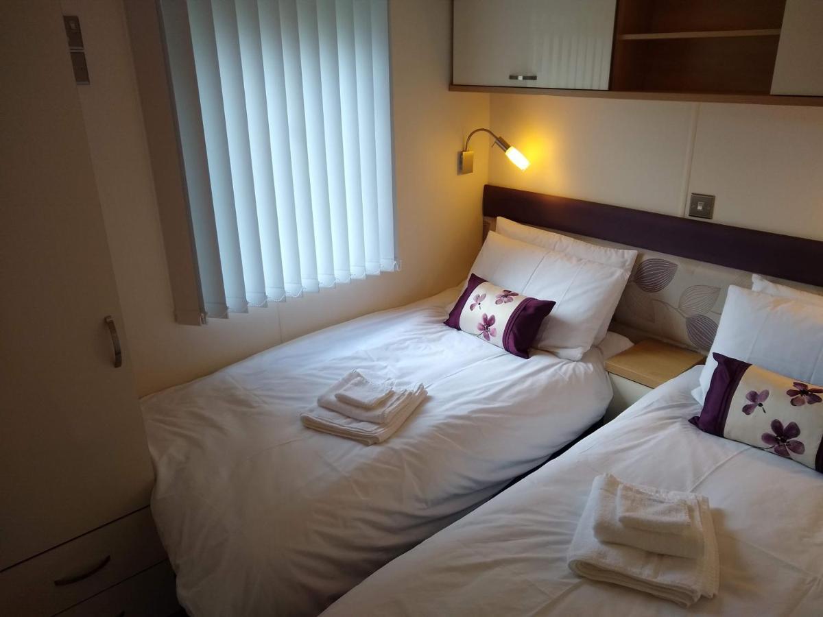 Lazy Days Lodge Glendevon Bagian luar foto