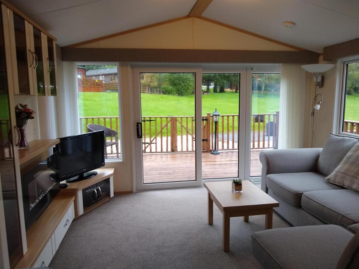 Lazy Days Lodge Glendevon Bagian luar foto
