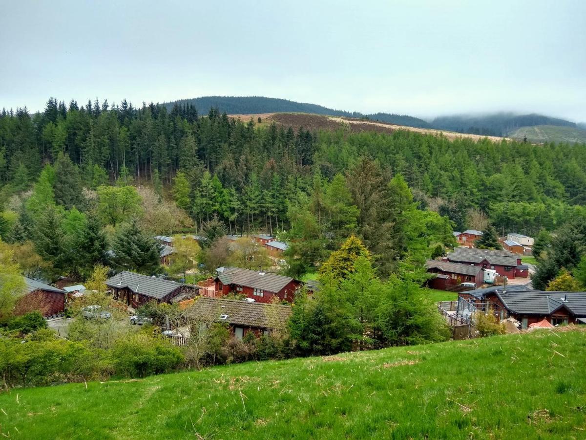 Lazy Days Lodge Glendevon Bagian luar foto